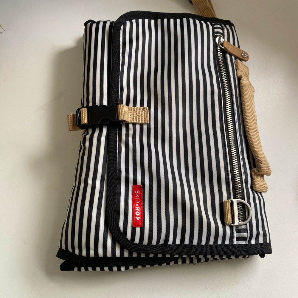 Skip Hop changing pad clutch